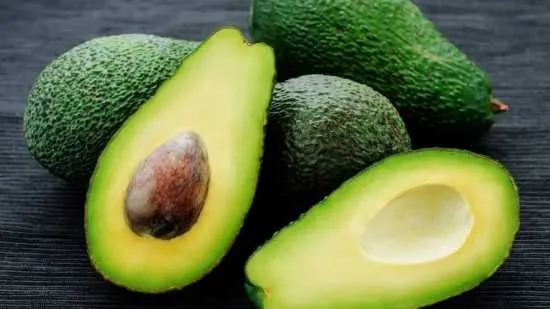 amuleto aguacate para la suerte